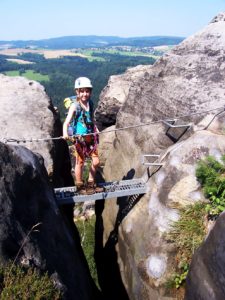 Elbsandsteingebirge - Wandern mit Kindern Wandern mit Kindern in den Felsen und Stiegen - im Elbsandsteingebirge, Häntzschelstiege, Foto: Kaj Kinzel