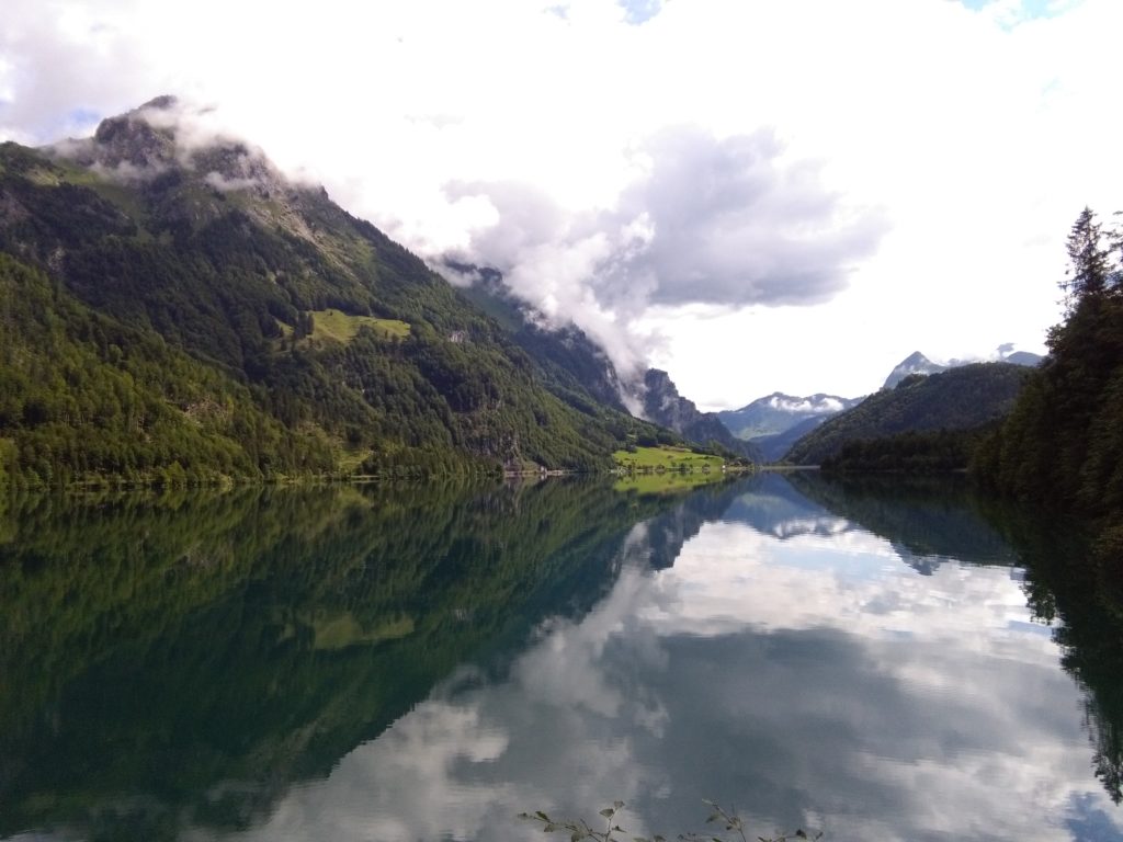 Der idyllische Klöntalersee, Ausgangspunkt für die Tour aufs Vrenelisgärtli und zur Glärnischhütte