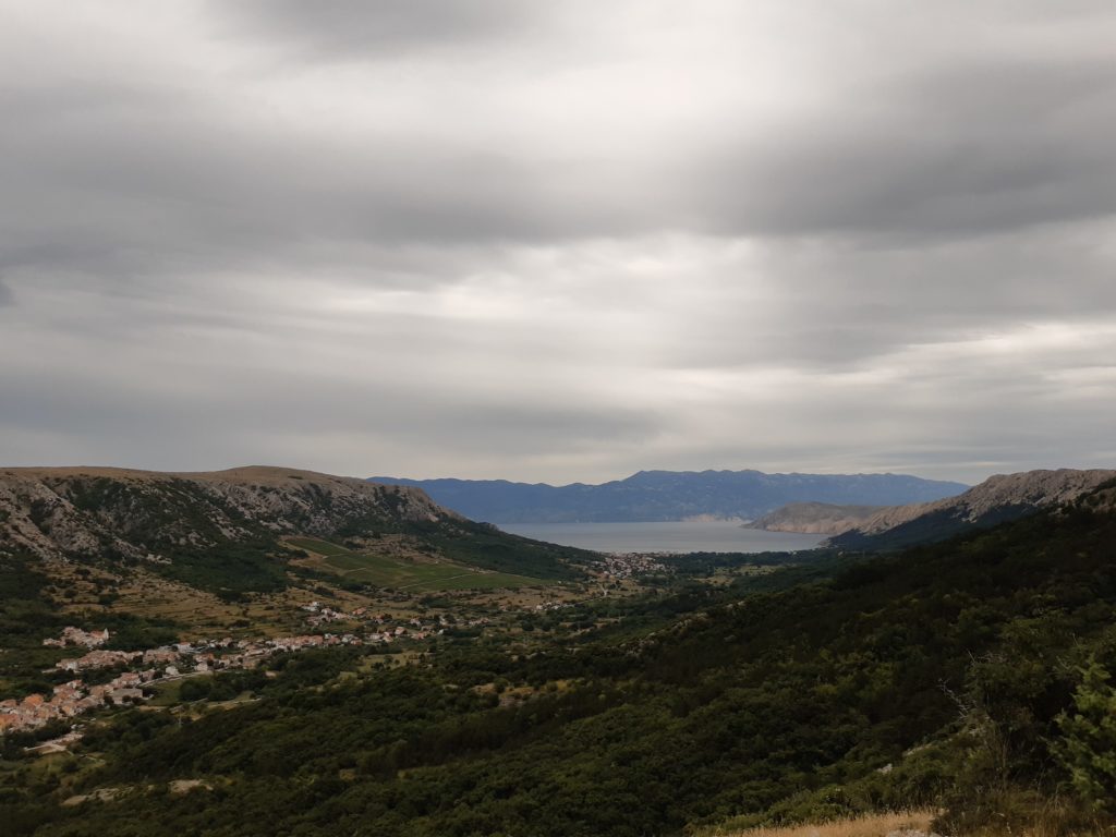 Blick auf Draga Bašćanska und zum Meer hin nach Baška©Foto: Regina