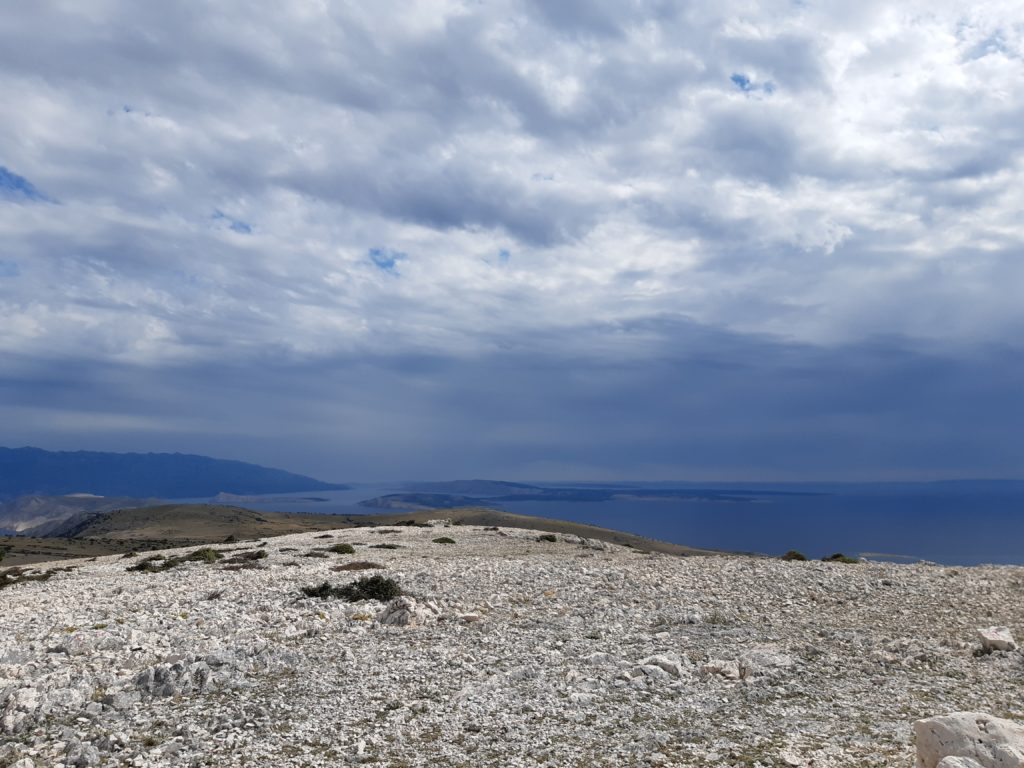 Gigantischer Rundumblick mit Blick auf die Bucht von Baška©Foto: Regina Hösl