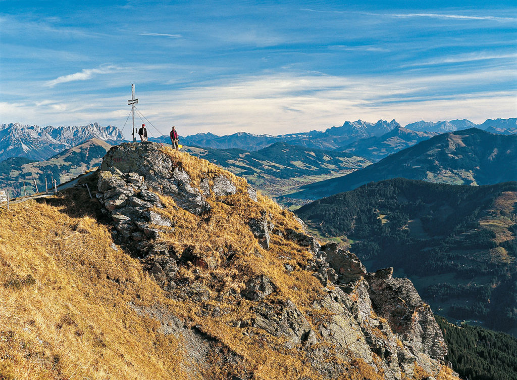 Feldalphorn mit Ausblick auf Kaiser und Steinberge©Foto: Sepp und Marc Brandl