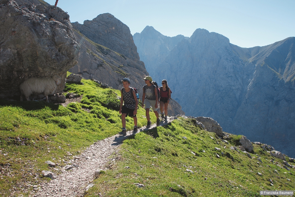 Schattenplatz erwünscht: beim Anstieg zum Zugspitzplatt, Foto © Franziska Baumann