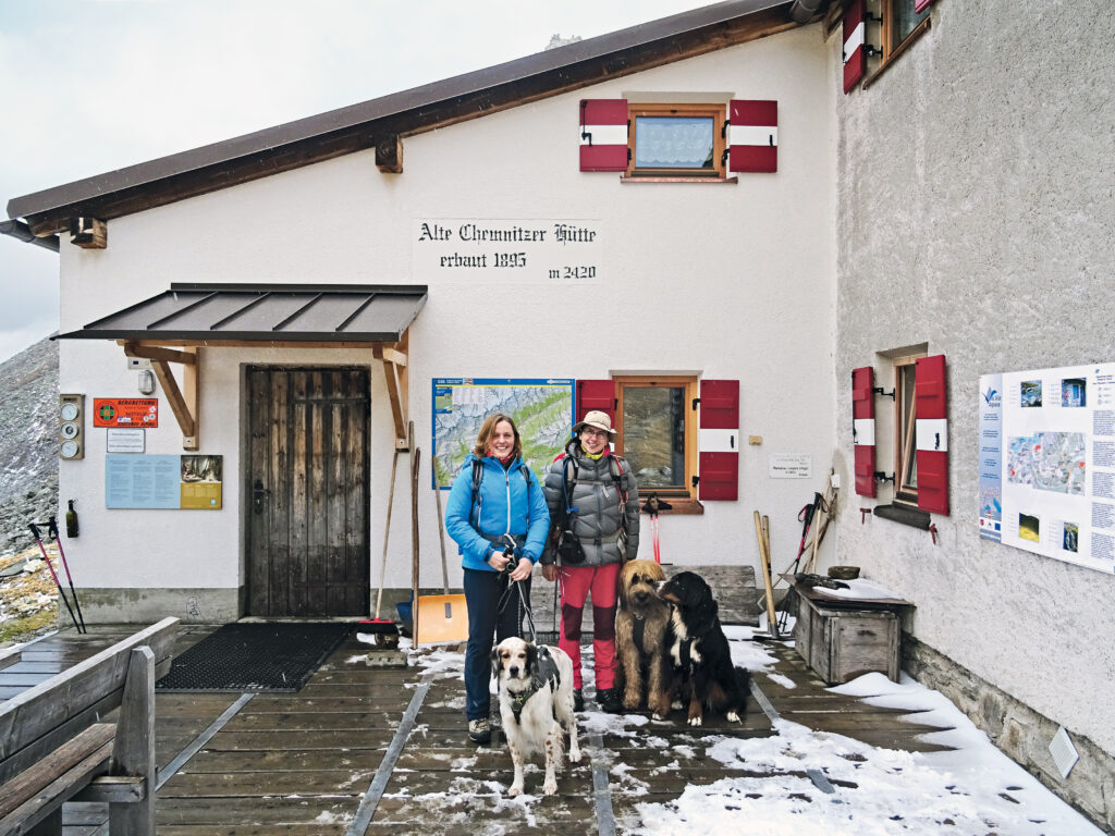 Sommerlicher Neuschnee an der Chemnitzer Hütte. © Franziska Rößner & Kaj Kinzel