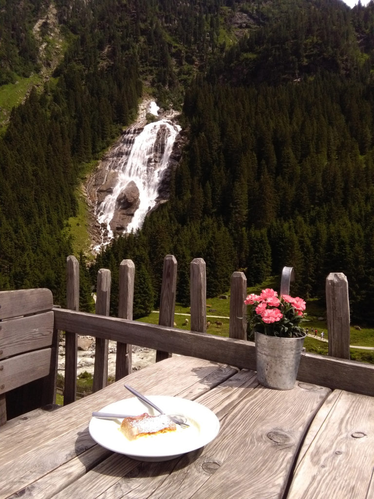 Topfenstrudel auf der Grawa Alm