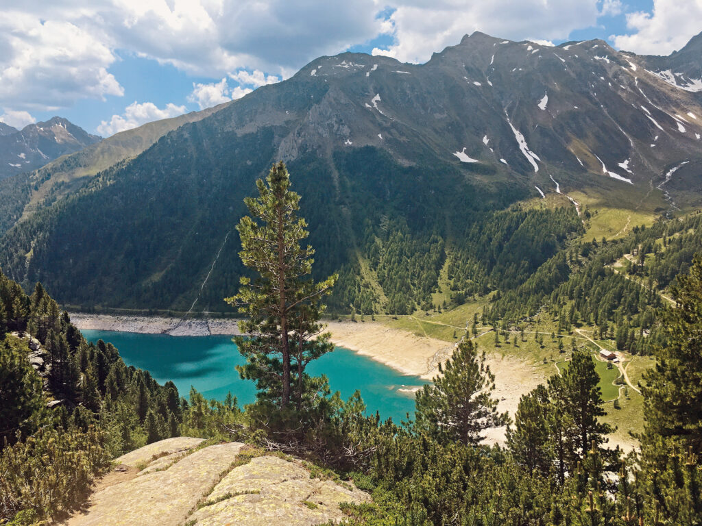 Blick zurück auf den Neves-Stausee. © Franziska Rößner & Kaj Kinzel