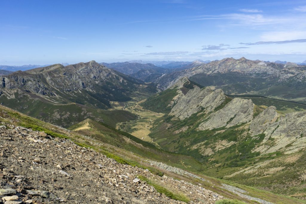 Aufstieg zur Peña Prieta hoch über dem Valle del Naranco (copyright: Martin Stüllein)
