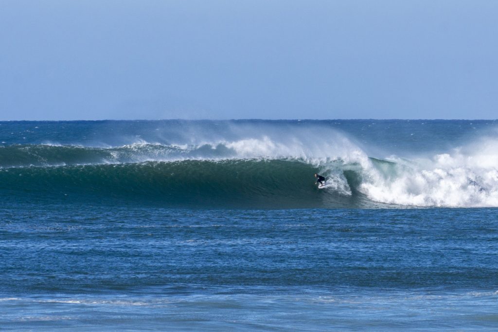 Surfer vor Santa Marina (copyright: Martin Stüllein)