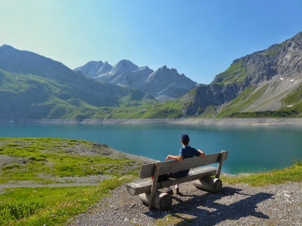 »Das Haus am See«, ein bekannter Popsong, ist nett – gegen die Bank am See kommt es bei mir jedoch nicht an...