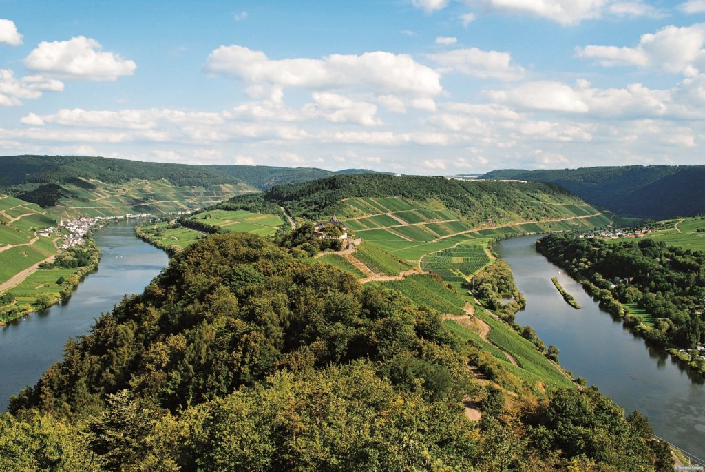 Prinzenkopf. Blick vom Prineznkopfturm Richtung Marienburg. Foto aus dem Rother Wanderführer »Mosel«