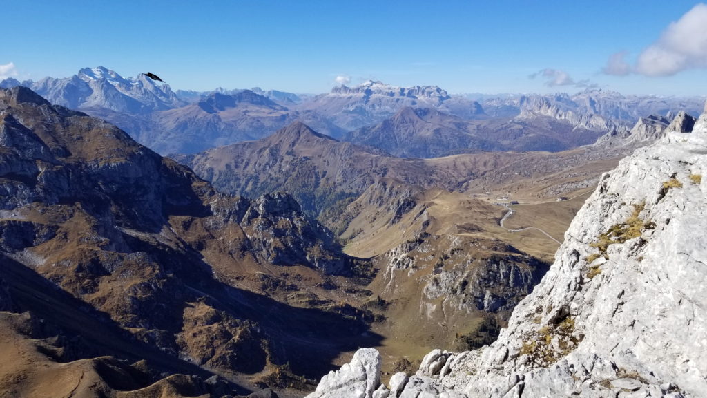 Gipfelblick mit Marmolada und Sella. Foto: Margit Hiller