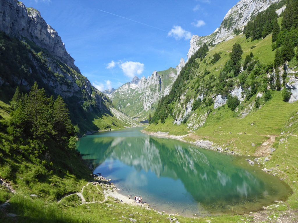 Keinen eigenen Hund als Wanderpartner parat? Eine Besteigung des Hundstein über dem Schweizer Fälensee ist für ambitionierte Bergsteiger ähnlich beglückend! Foto: Philipp Irber