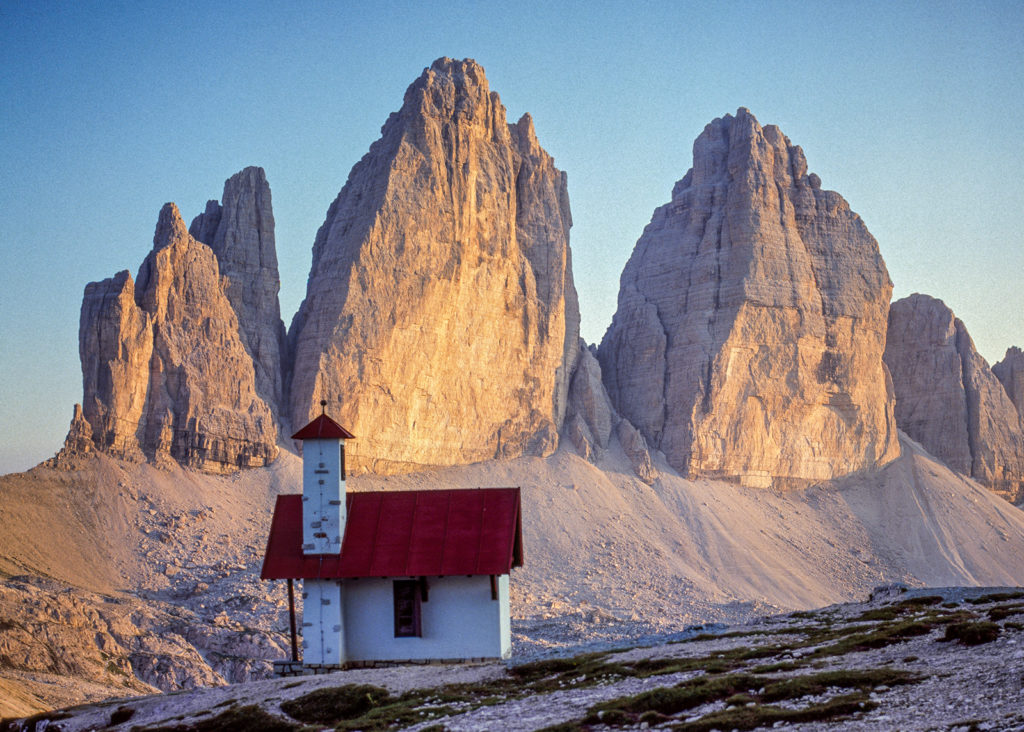 Die Nordwände der Drei Zinnen im Abendlicht. © Franz Hauleitner