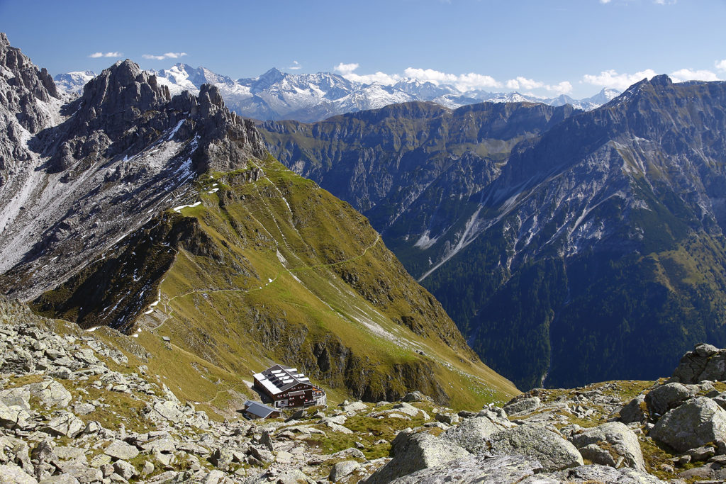 Rückblick zur Innsbrucker Hütte, unserem Basislager am Habicht. © Mark Zahel