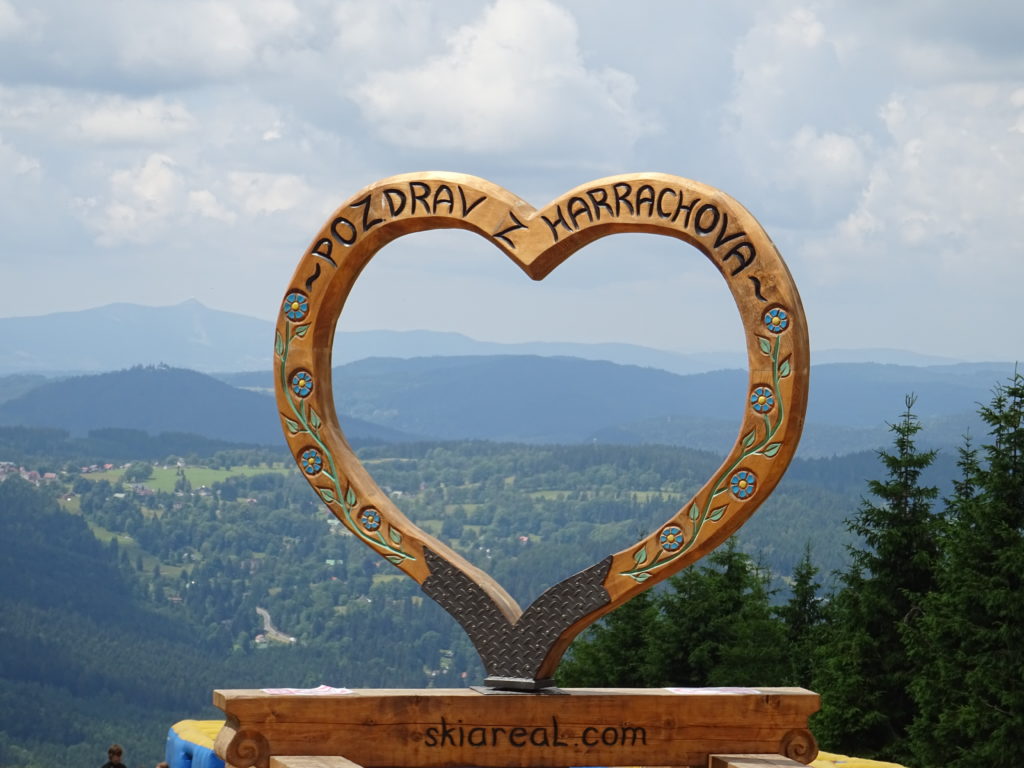 Auch im Sommer ist es auf Harrachovs beliebtem Skiberg
Čertova hora wunderschön.  Foto ©: Franziska Rößner, Kaj Kinzel
