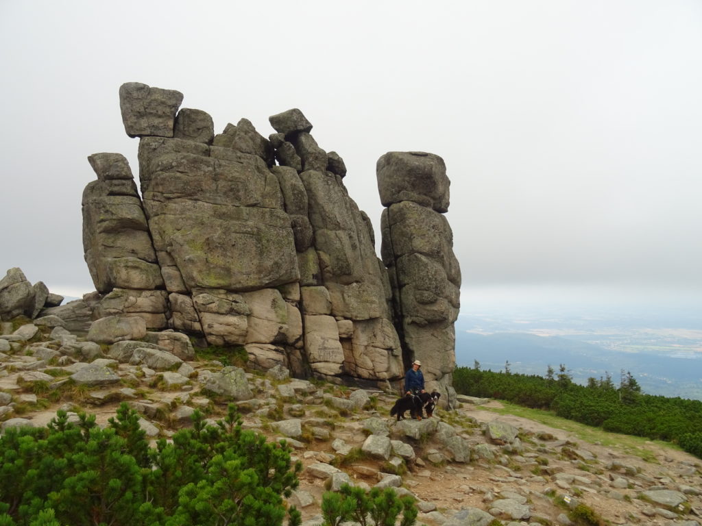 Bizarre Felsformationen auf dem Riesengebirgskamm – Słonecznik, deutsch Mittagstein. Foto ©: Franziska Rößner, Kaj Kinzel