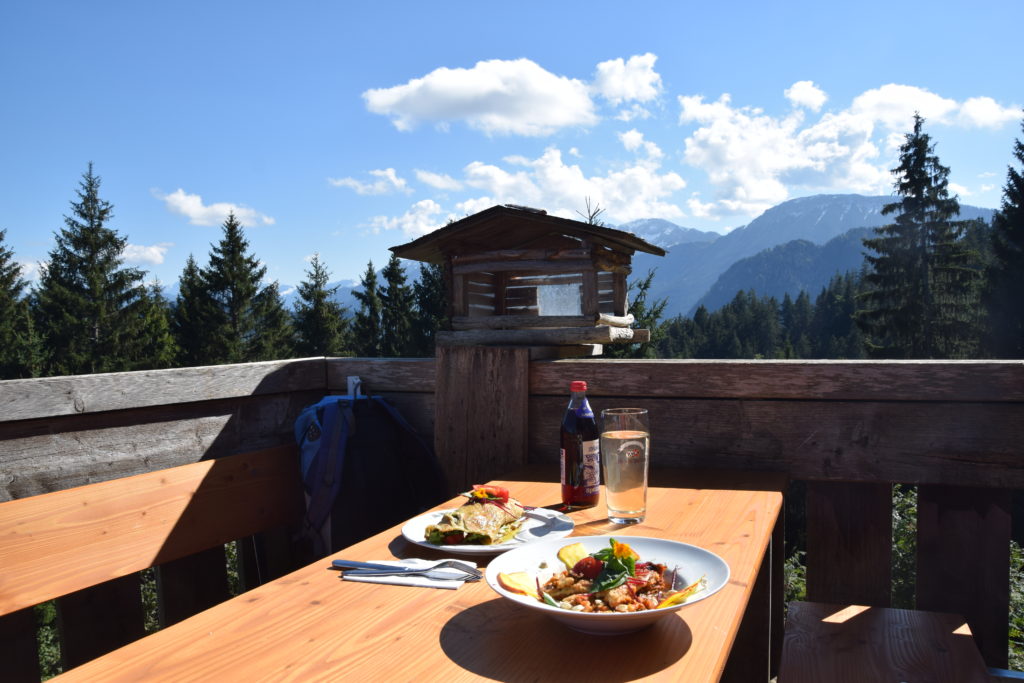 Logenplatz mit vegetarischen Köstlichkeiten. Foto: Petra Knobling