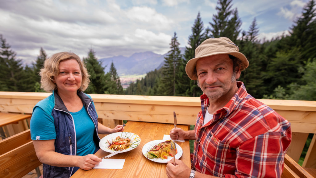 Endlich Essen! Mit dem Schmidt Max auf der Aussichtsterrasse. Foto: André Goerschel