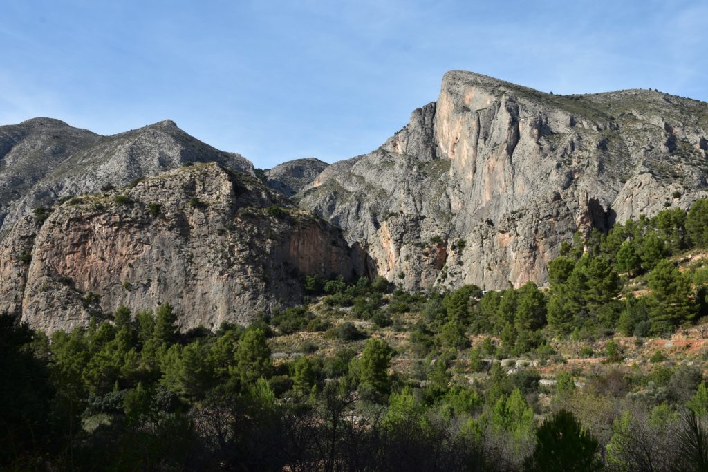 Rechts die markante Felsnase El Divino, 1119 m (Tour 29). © Cordula Rabe
