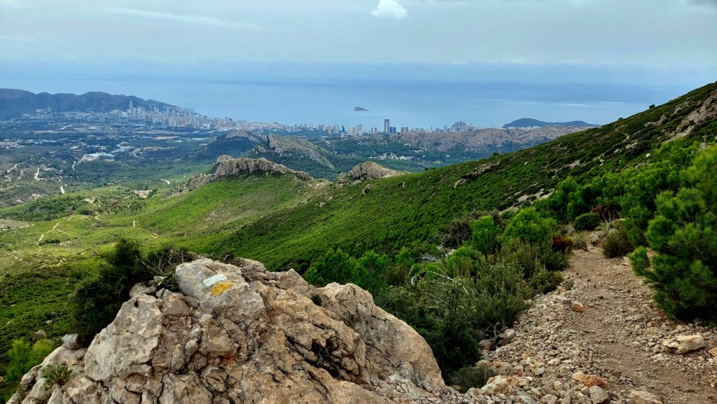 Das Hinterland von Benidorm ist erstaunlich grün und bergig. © Cordula Rabe