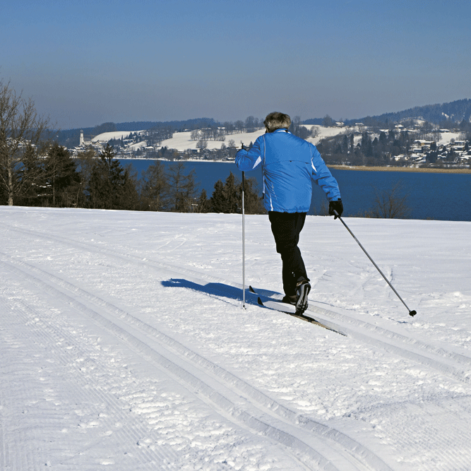 Am Golfplatz, mit Blick auf Gmund. Foto: G. Hirtlreiter, Ch. Rauch