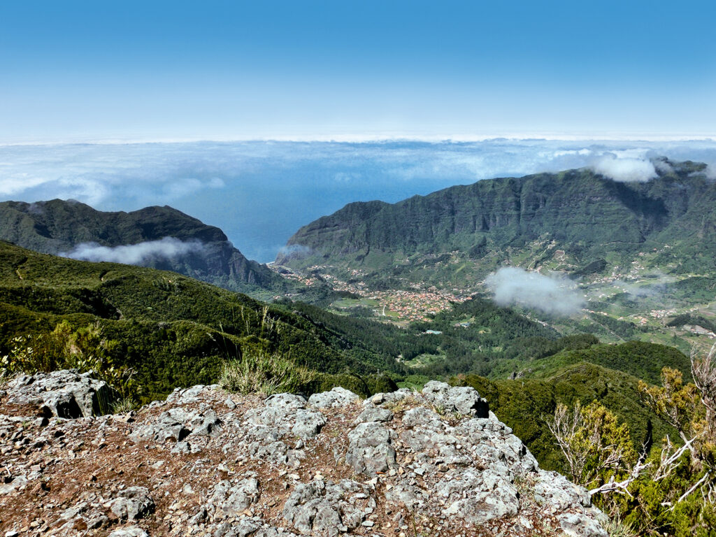Wunderbarer Blick auf das weite São-Vicente-Tal. © Issi Fritsch