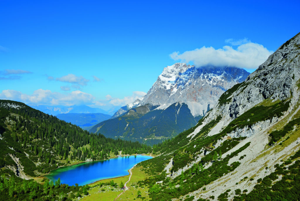 Der Seebensee mit der Zugspitze im Hintergrund (Etappe 2) © Andrea und Andreas Strauß