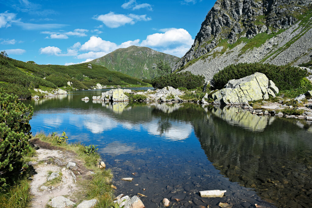 Vom obersten See bietet sich ein schöner Blick auf den Volovec. © Martin Moder