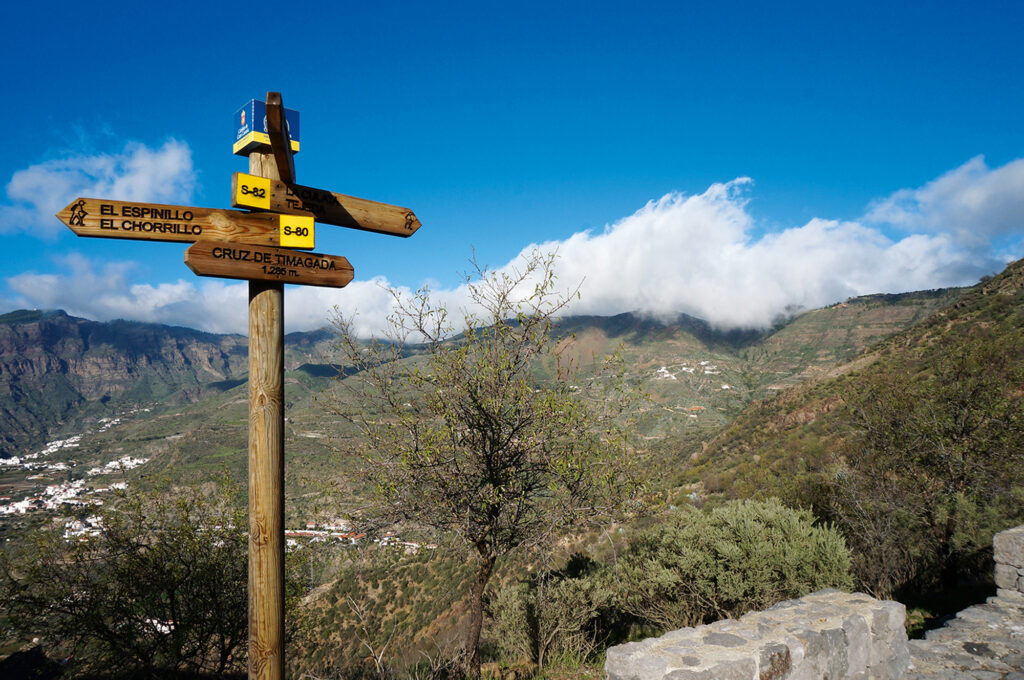 Gut beschildert: unterwegs am Pass Cruz de Timagada © Izabella Gawin & Dieter Schulze